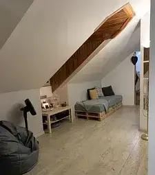 Pronájem podkrovního bytu 2+kk v areálu zámku Neuberk