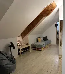 Pronájem podkrovního bytu 2+kk v areálu zámku Neuberk