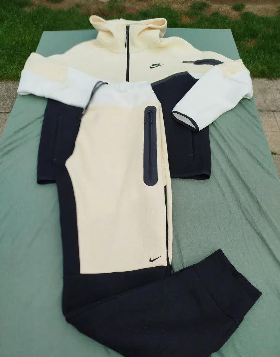 Nike Sportswear Tech Fleece/komplety/vel.M/ PPC 5399Kč.