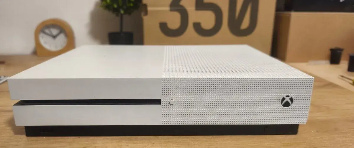 Xbox One S 500Gb + Originální bílý Controller