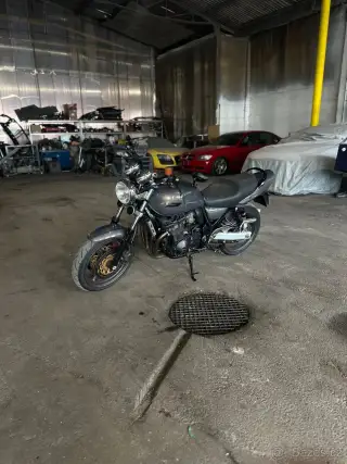 Suzuki GSX 750 inazuma