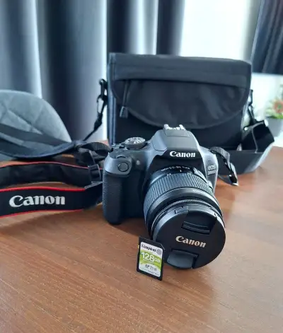Fotoaparát Canon a stativ Rollei