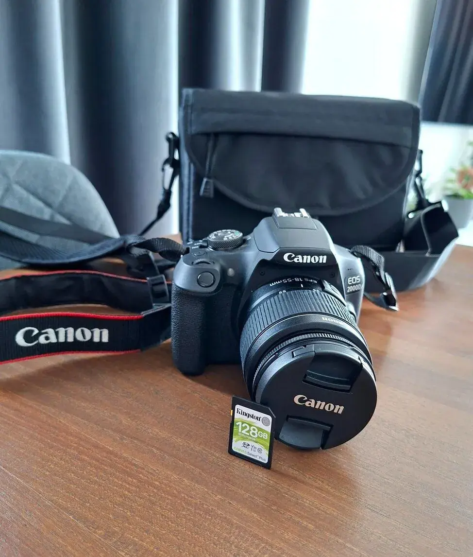 Fotoaparát Canon a stativ Rollei
