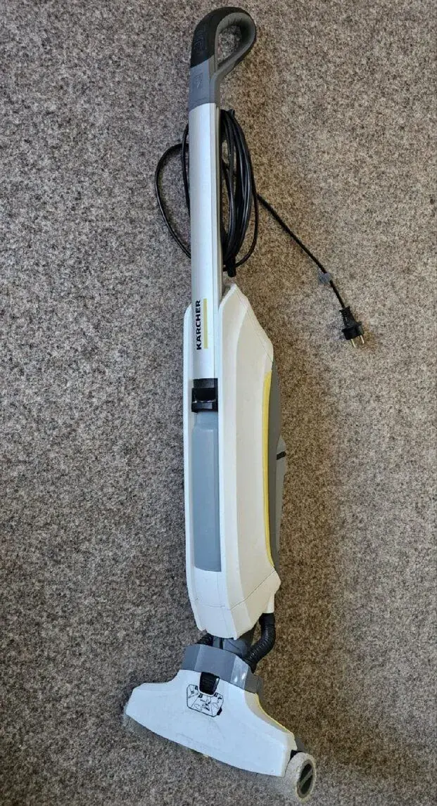 Podlahový mycí stroj (mop) Karcher