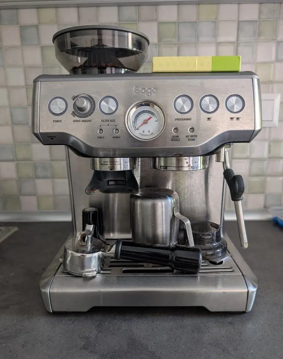 Sage Barista Express BES875BSS – málo používaný
