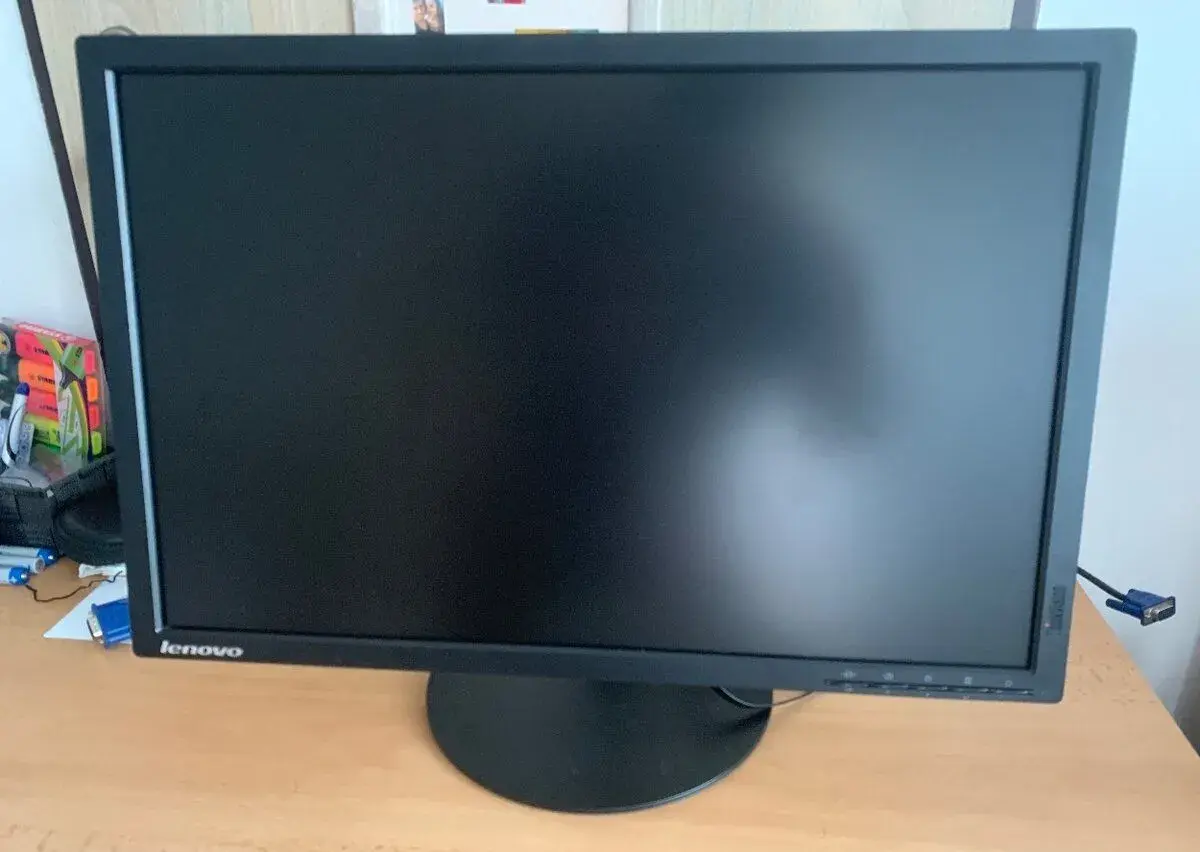 2 monitory Lenovo ThinkVision T2254pC
