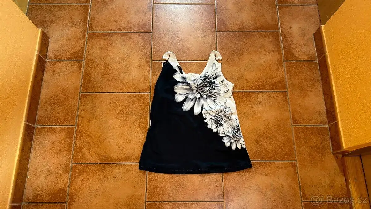 Dámské černo-bílé elegantní tílko s květinovým vzorem TIANE