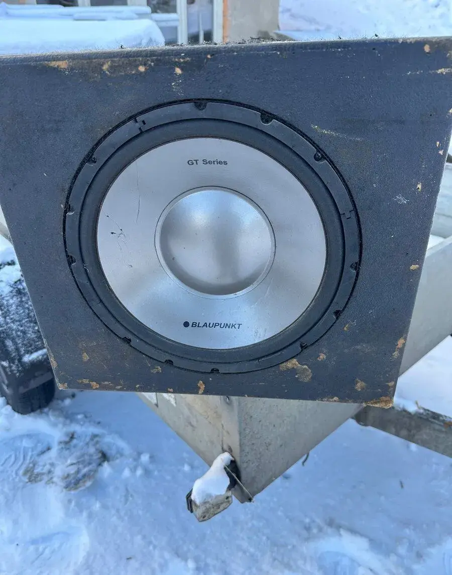 subwoofer Blaupunkt a zesilovač