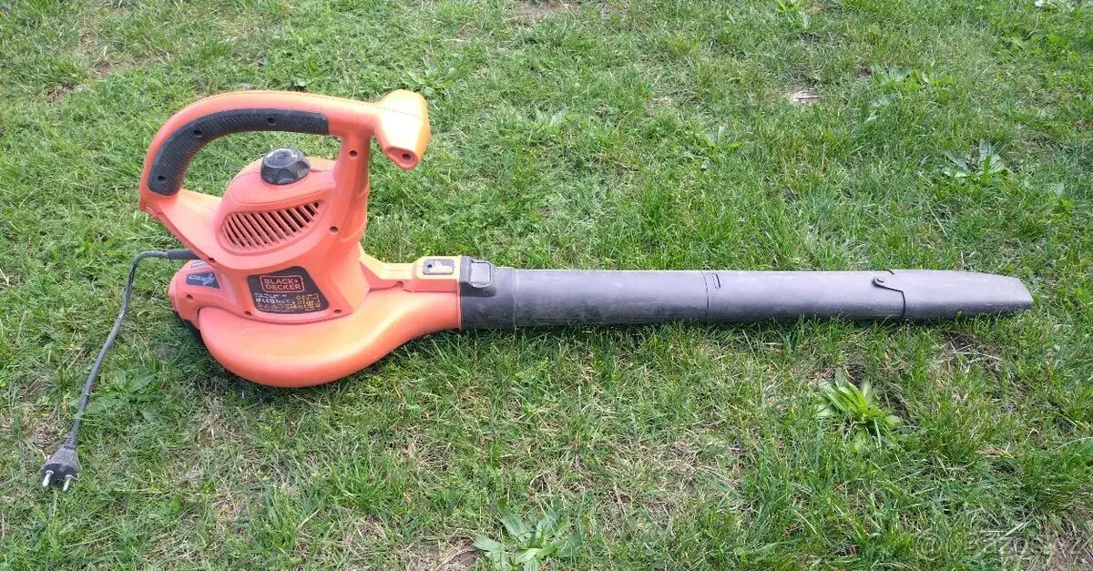 Zahradní vysavač/fukar na listí Black Decker 3000 W