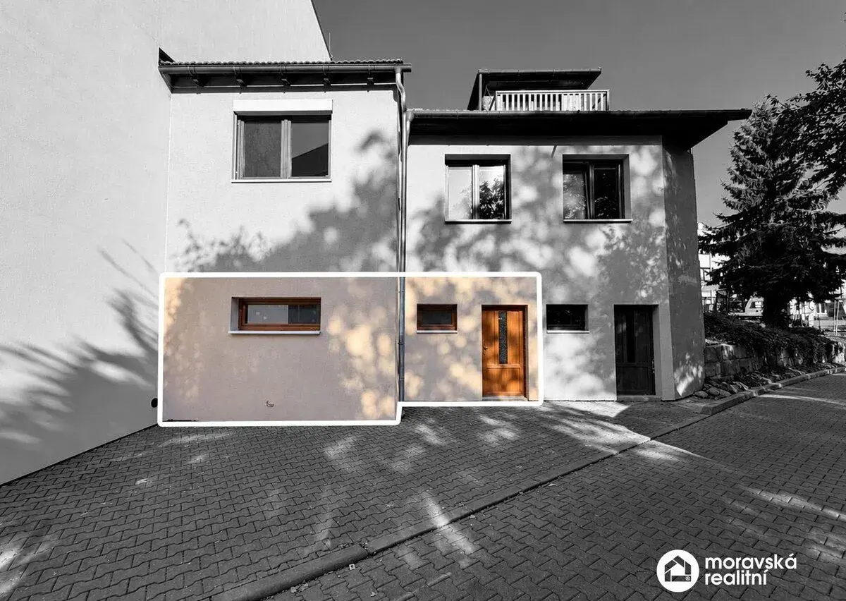 Prodej nebytového prostoru 31 m2 se vstupem z ulice, po reko