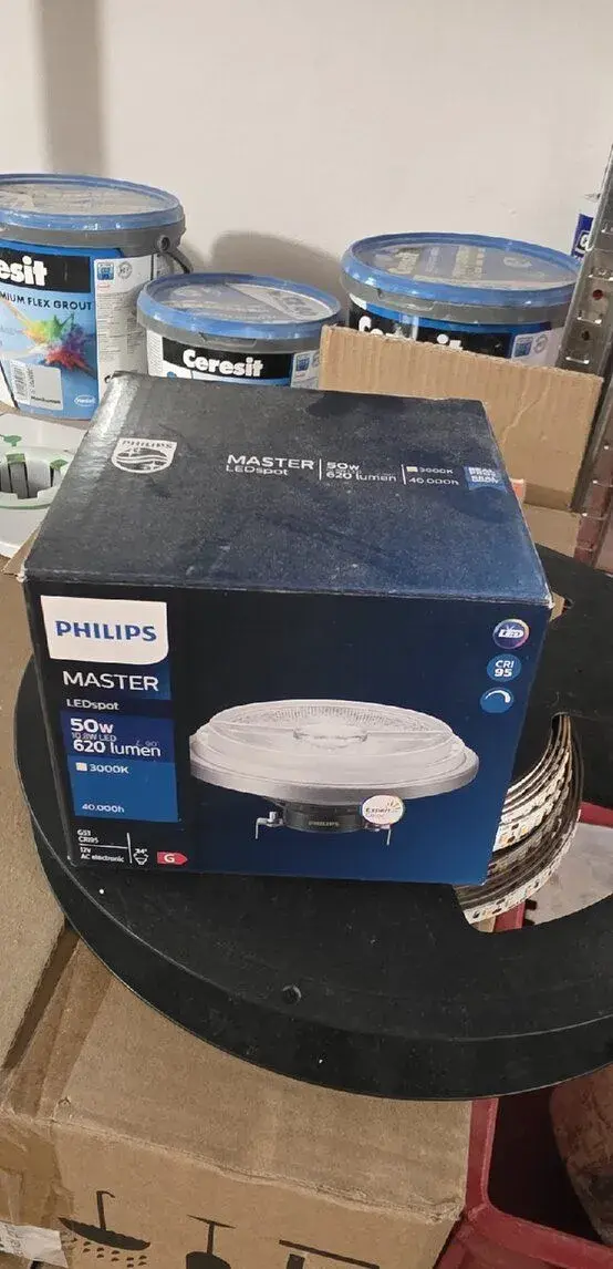 LED žárovka Philips MASTER LEDspot AR111
