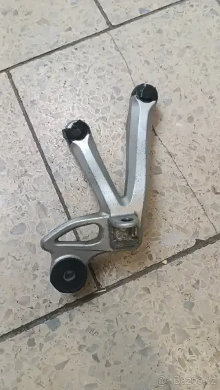 Držák stupačky Bandit 650