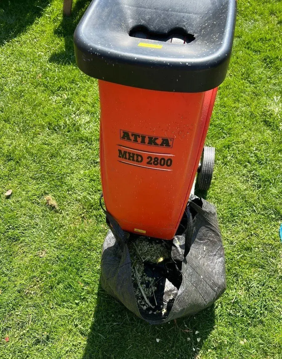 Výkonný drtič větví / štěpkovač ATIKA 2800 W + vak