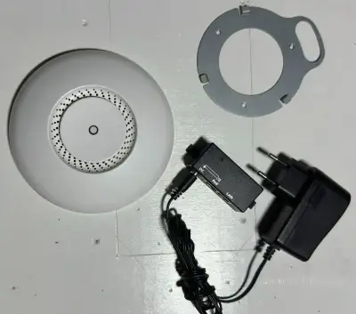 MikroTik cAP ac WiFi access point + PoE injektor
