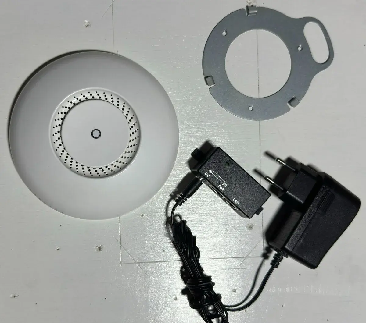 MikroTik cAP ac WiFi access point + PoE injektor