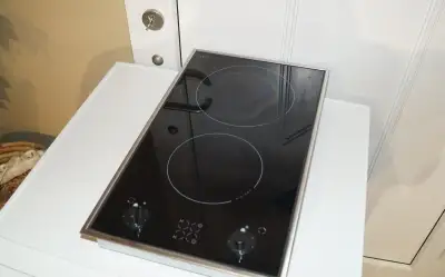 Amica sklokeramická varná deska KMC 13280E