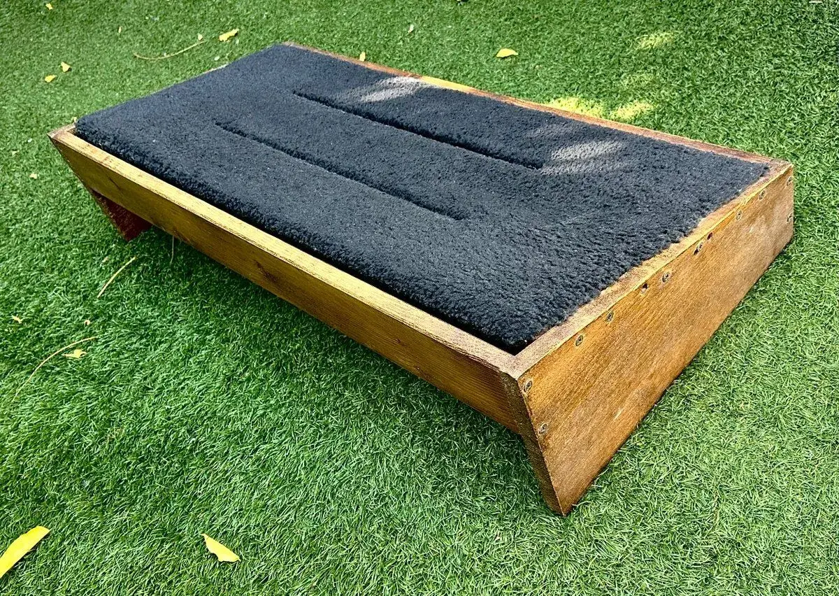 Pedalboard pro efektové krabičky.