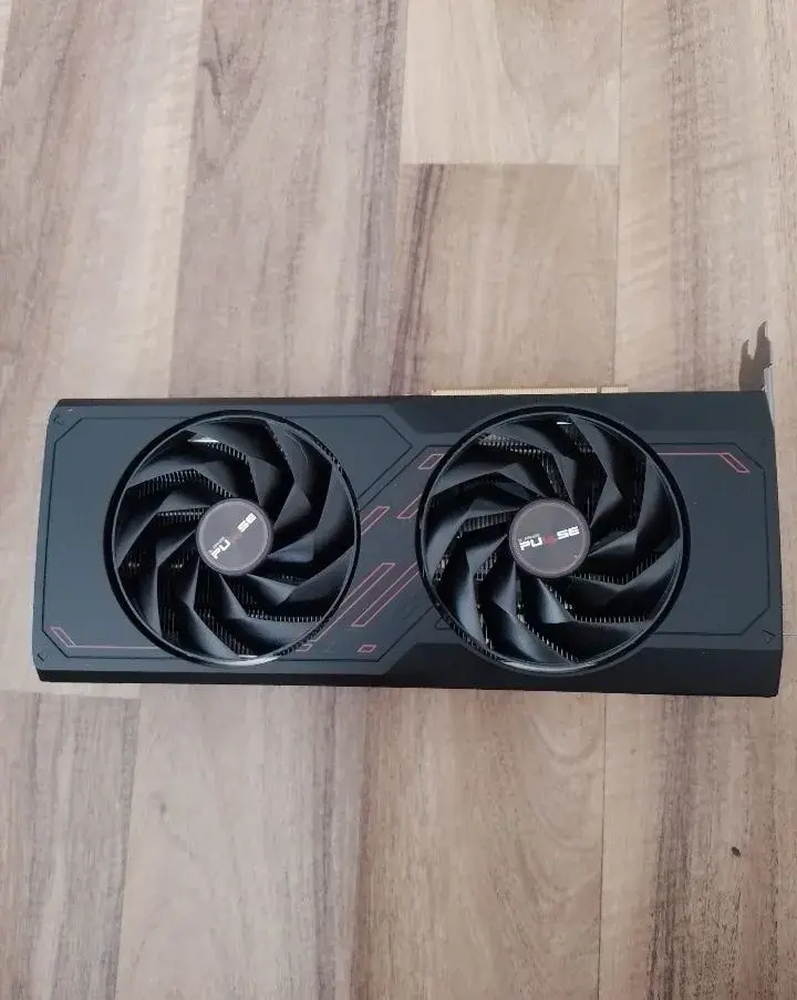 Sapphire PULSE AMD Radeon RX 7700 XT.