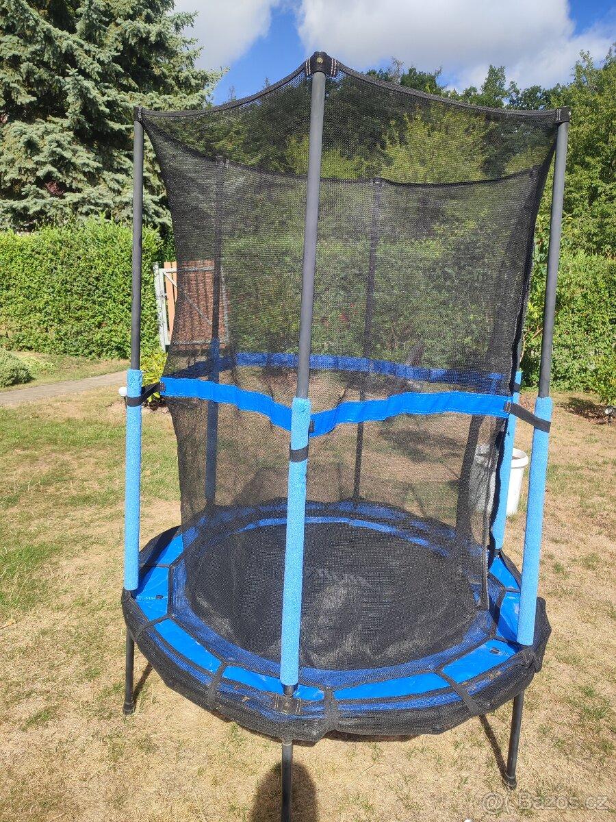 Trampolína
