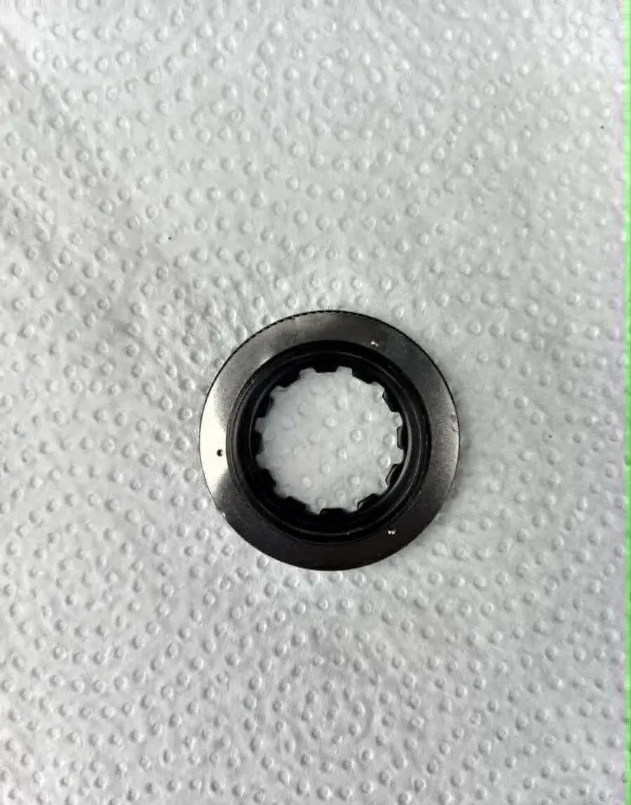 Závěrná centerlock matice brzd. kotouče kola.