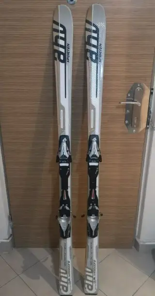 Sjezdove lyže 158cm