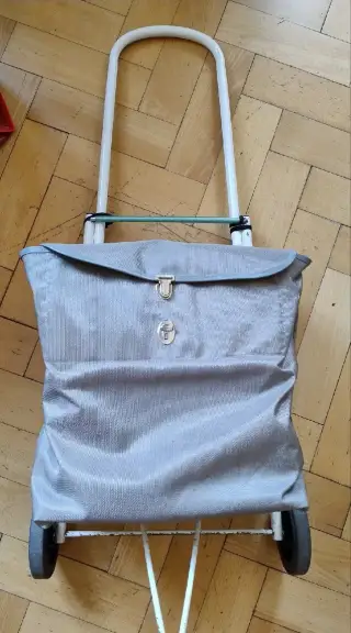 Retro nákupní vozík