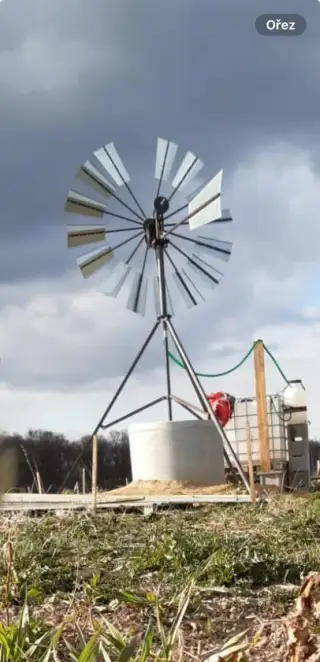 Větrné čerpadlo na vodu (Floriš)
