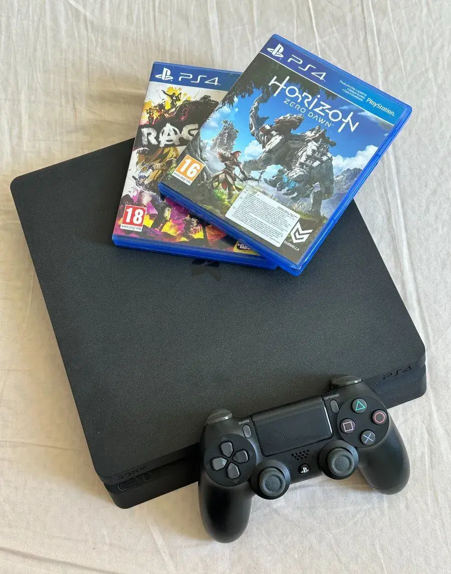 Playstation 4 slim - 500 gb + 2 hry