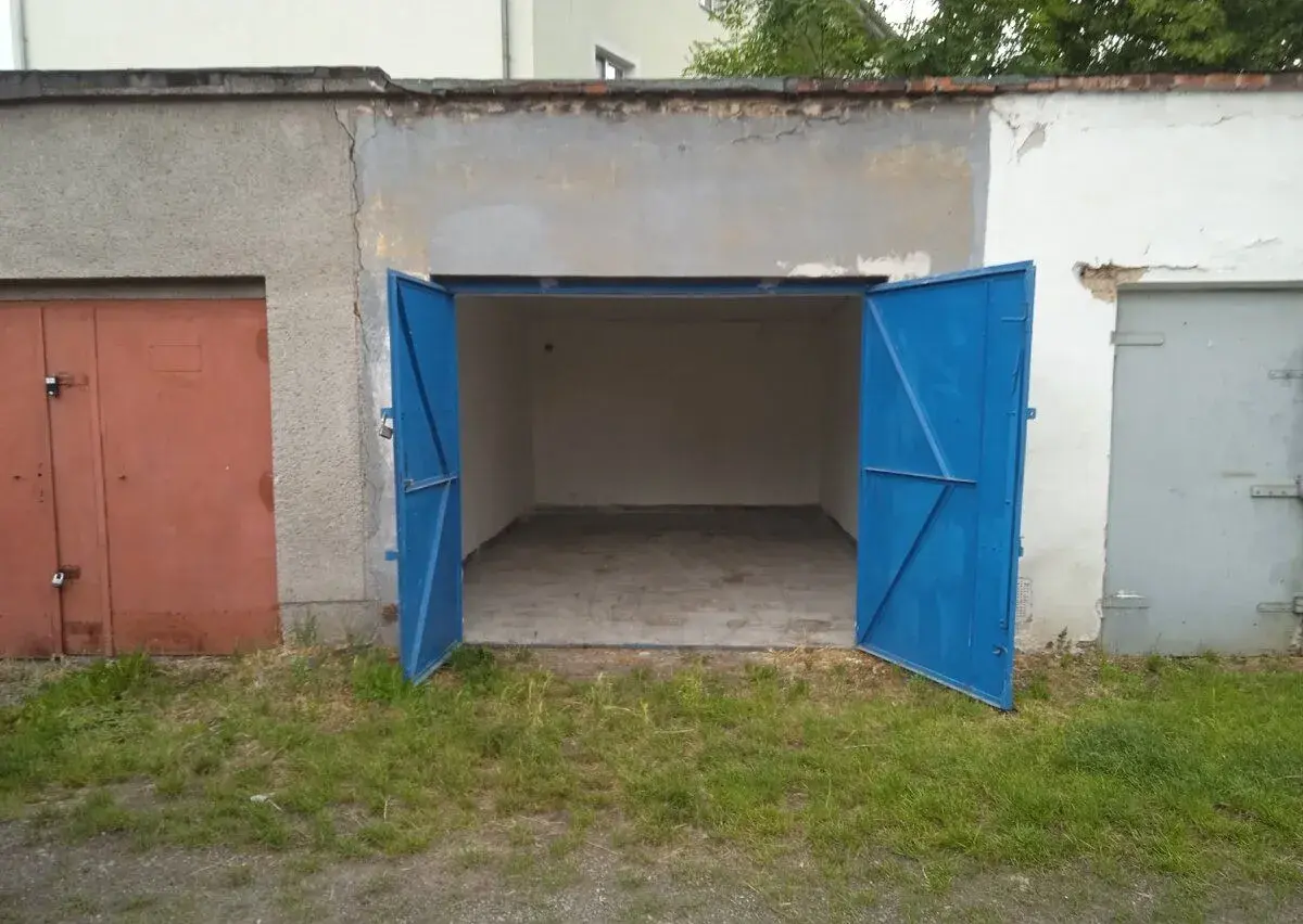 Garáž 23m2 k pronájmu Nájemnická Ostrava Mariánské Hory