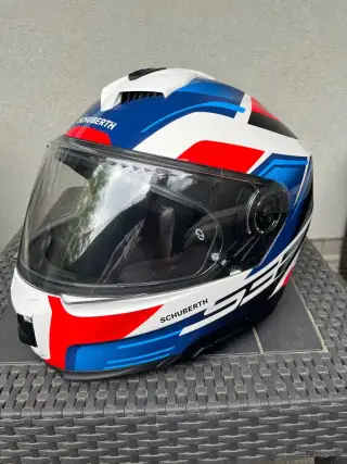 Helma na motorku Schuberth