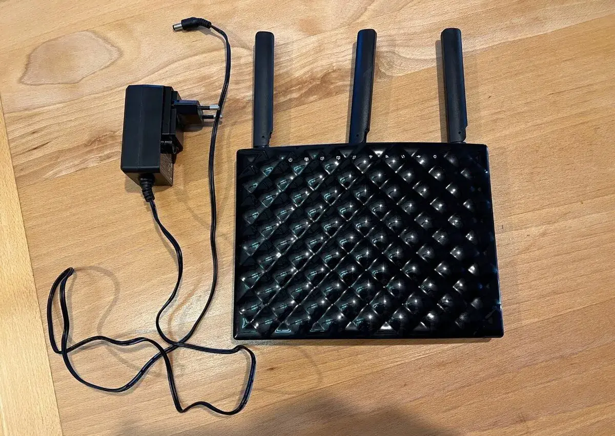 WiFi router Tenda AC15 (AC1900, dual band, Gigabit)
