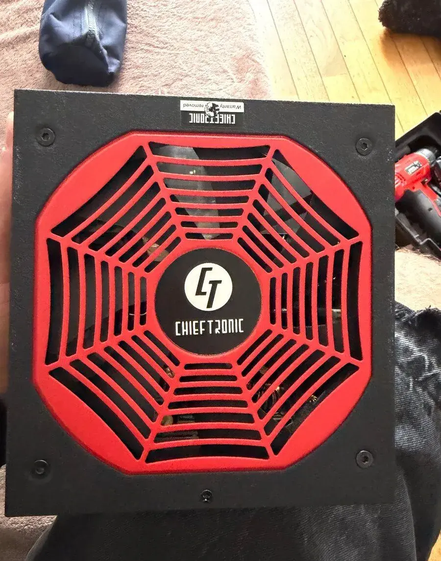 Chieftronic PowerPlay 1050W GPU-1050FC – nefunkční, na oprav