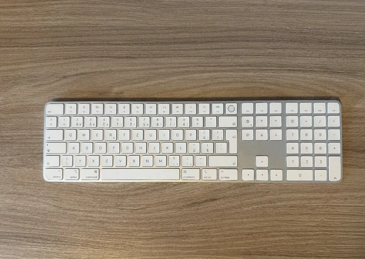 Apple Magic Keyboard s Touch ID CZ