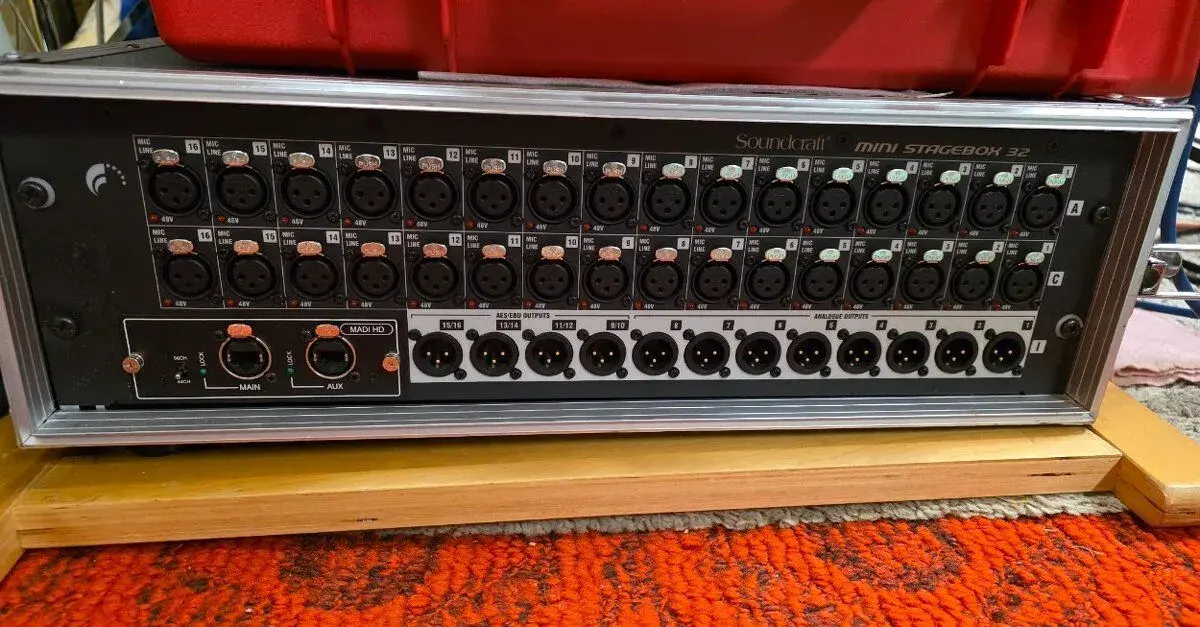 SOUNDCRAFT Mini StageBox 32 + manuál