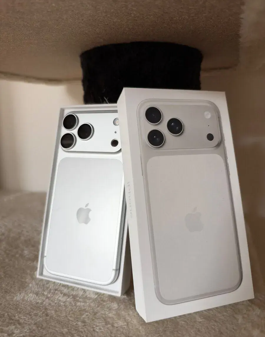 Apple iPhone 17 Pro Max 256GB stříbrný