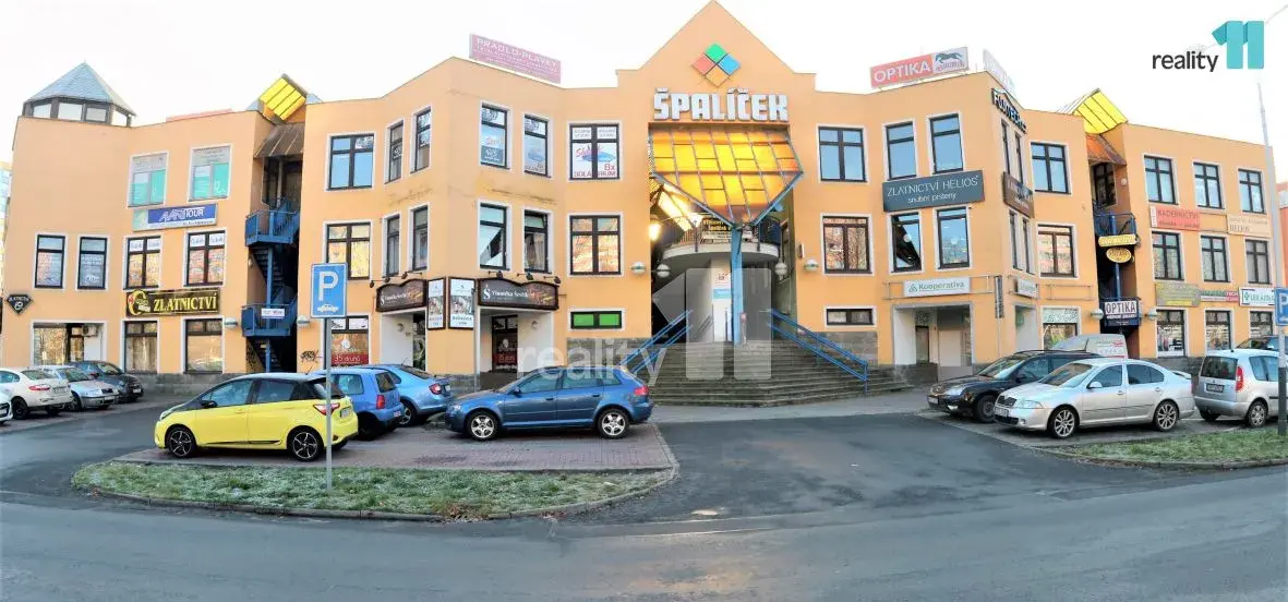 nájem prodejny 40 m2 v přízemí obchodního domu Špalíček v Os