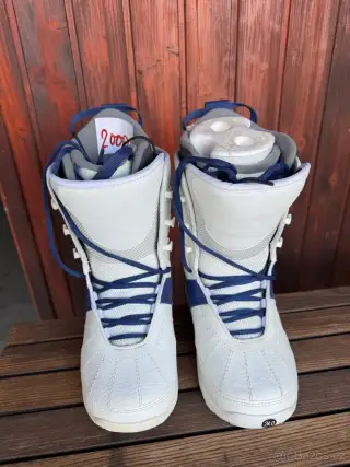 NOVÉ SNOWBOARDOVÉ BOTY