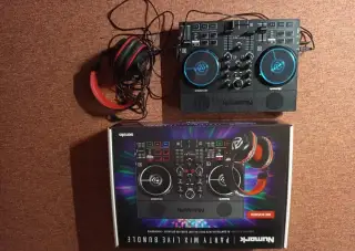 Numark Party Mix II kontroler s vestavěným diskotékovým osvě