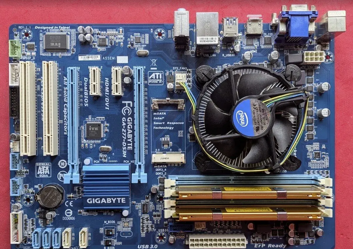 Funkční PC set: Gigabyte Z77 + Intel i3-3220 + 4GB DDR3 + ch
