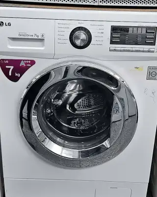 Automatická pračka LG Drive, 7kg, display, inverter, AEG