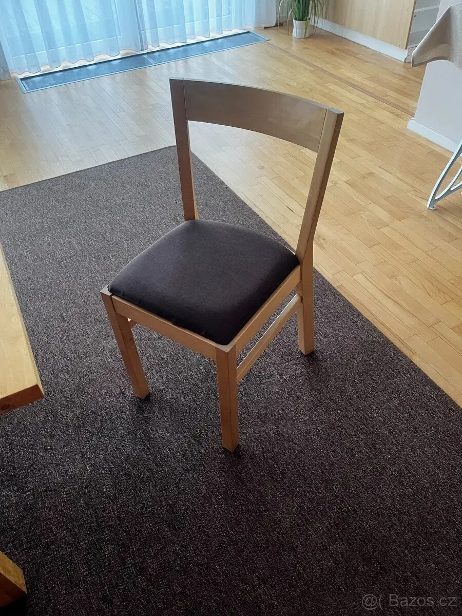 Dřevěná židle