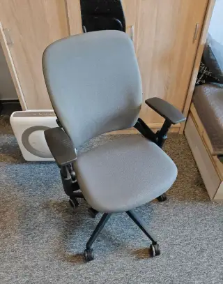 Steelcase Leap v2
