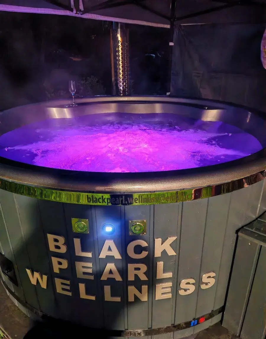 🔥 BLACK PEARL WELLNESS – Pronájem koupacího sudu na kolech