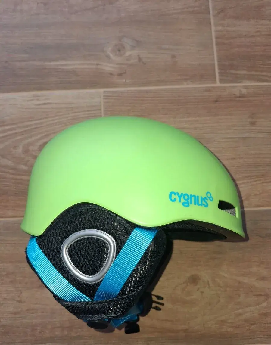 Dětská lyžařská helma Cygnus