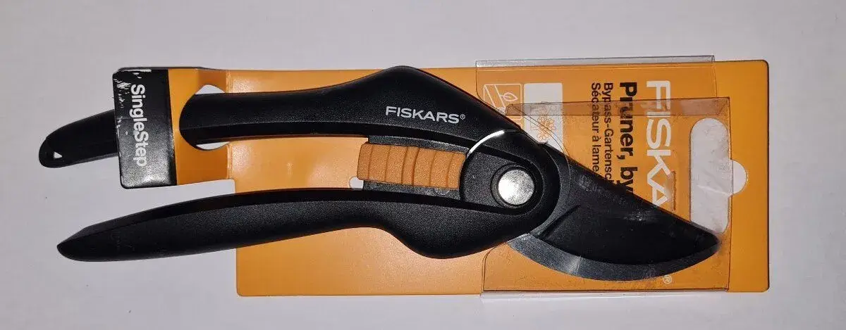 Fiskars P26 SingleStep - Zahradní dvoučepelové nůžky