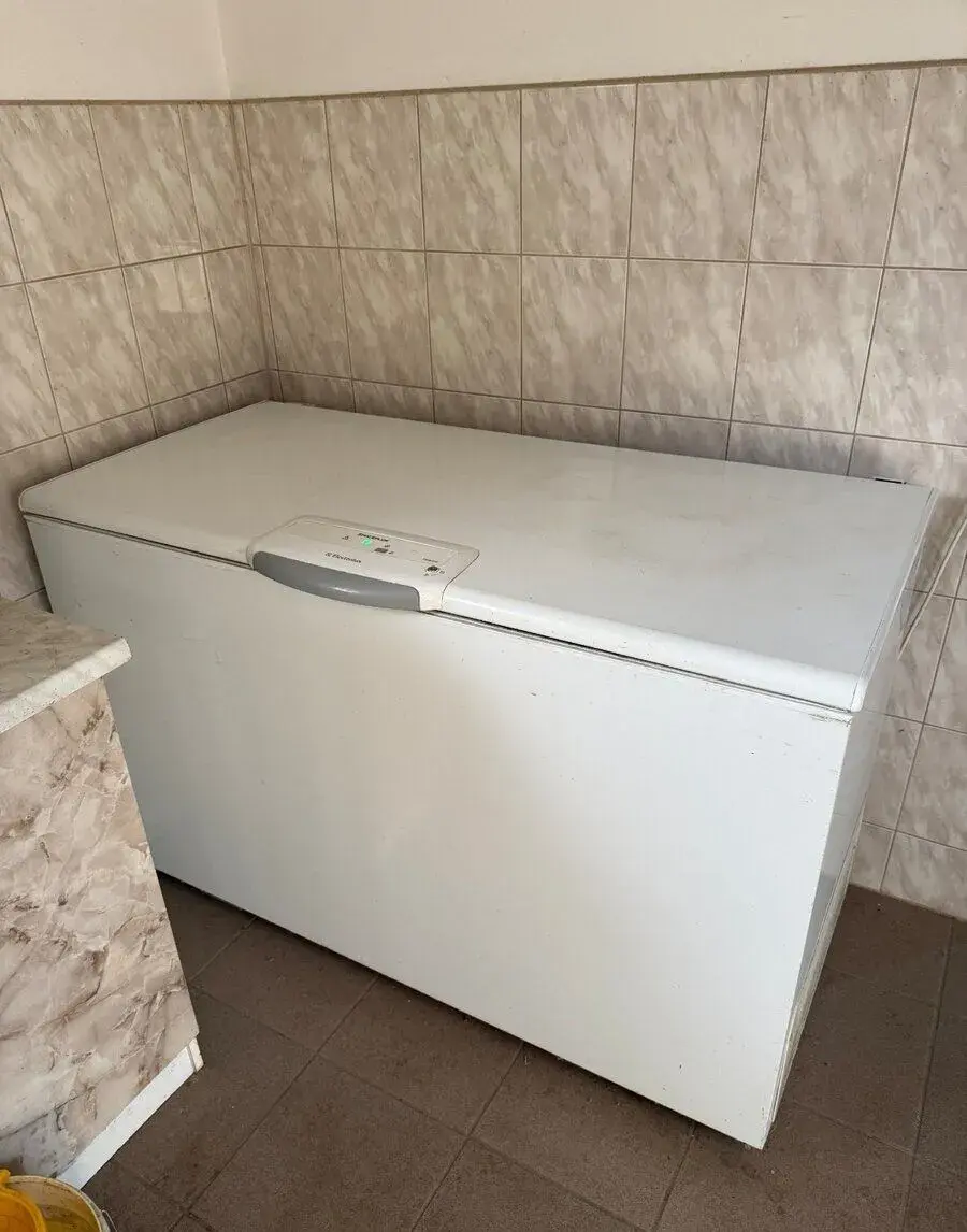 Pultový mrazák ELEKTROLUX - 400l