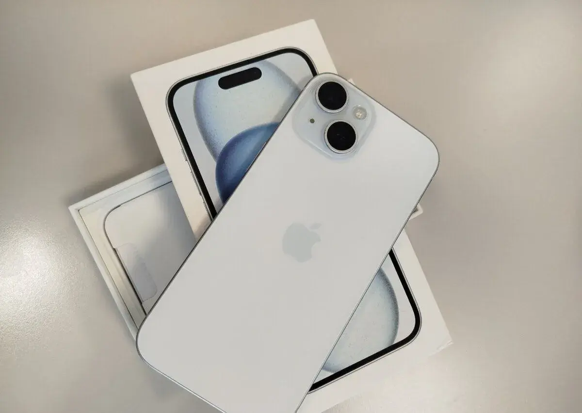 Apple iPhone 15 128GB Modrý – stav, 88 % baterie, komple