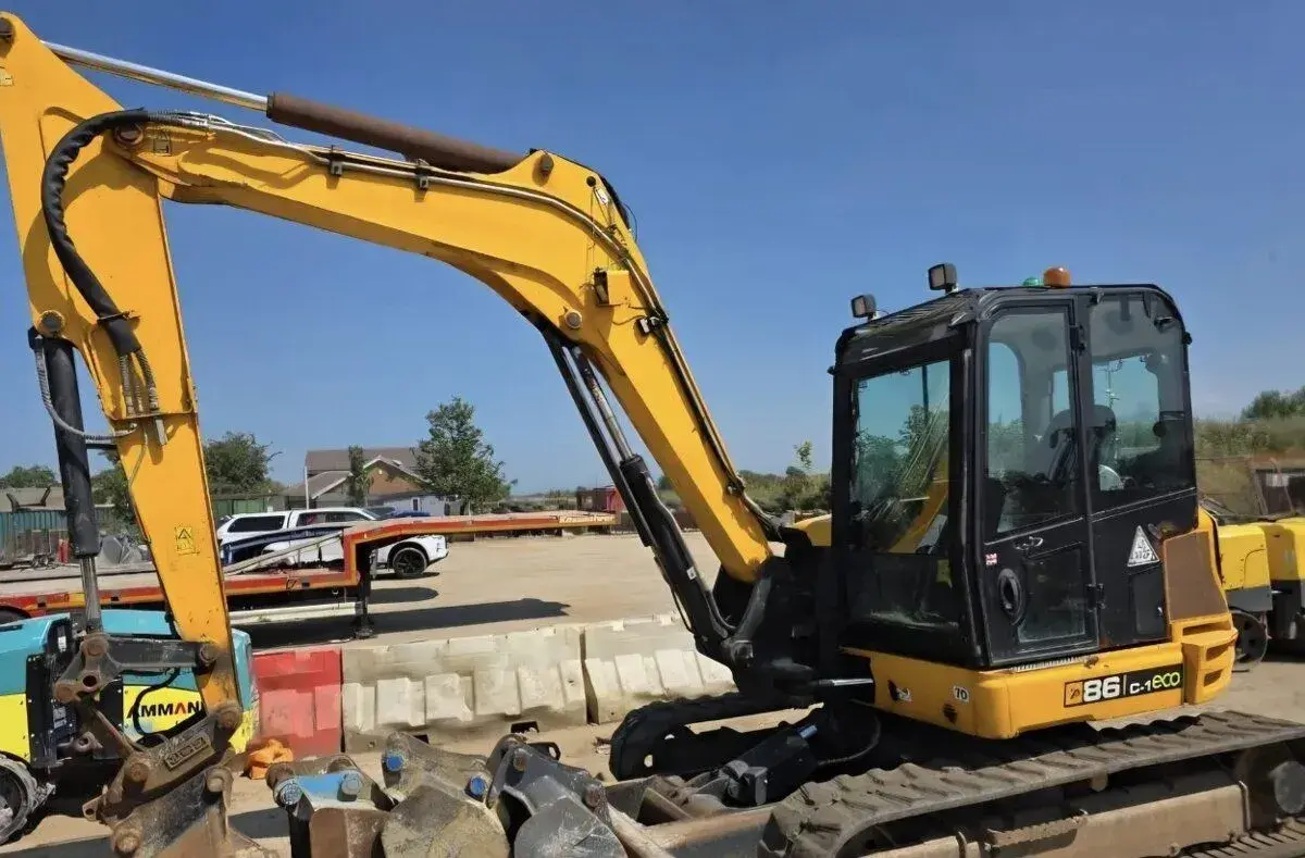 Pásový bagr JCB 86C-1, rok výroby 2018, 4950 motohodin