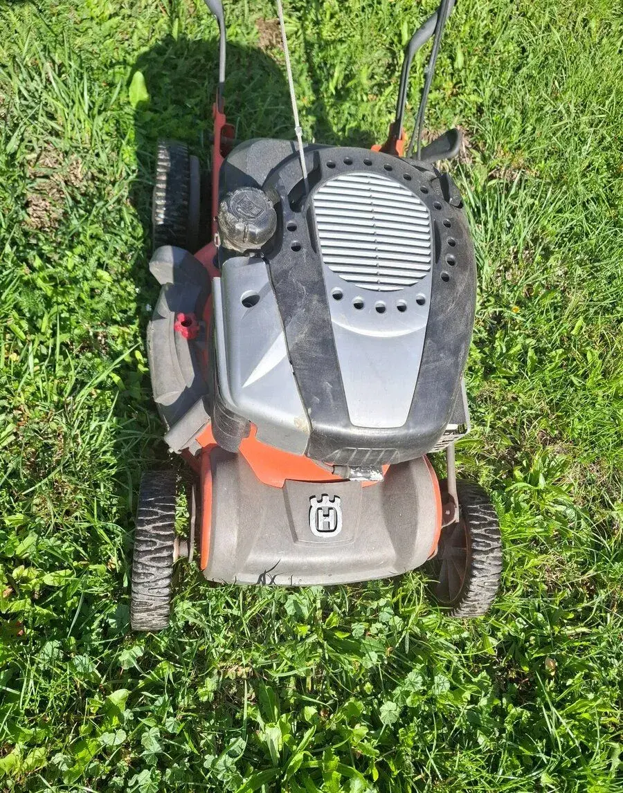 Husqvarna - mulčovací sekačka (drcení trávy bez koše)