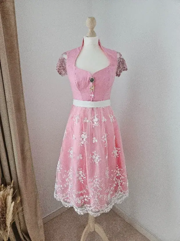 NOVÝ bavorský kroj / Dirndl Astrid Söll (vel. 36)